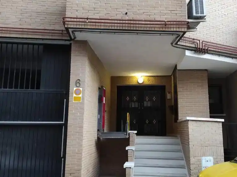 Vista exterior de Estudi en venda en Majadahonda amb Aire condicionat i Balcó