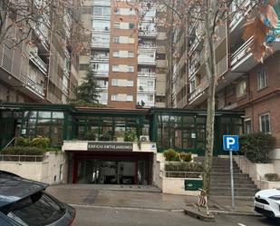 Exterior view of Flat to rent in  Madrid Capital  with Heating, Terrace and Furnished