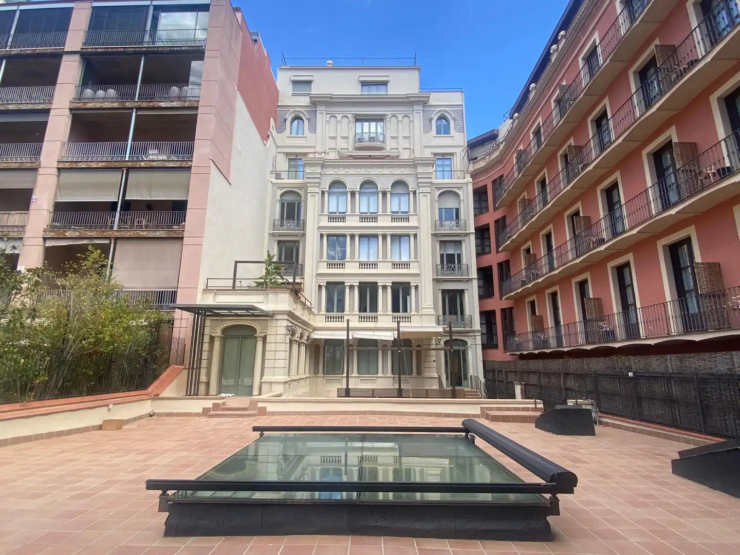 Exterior view of Office for rent in Barcelona  with Air Conditioner and Heating