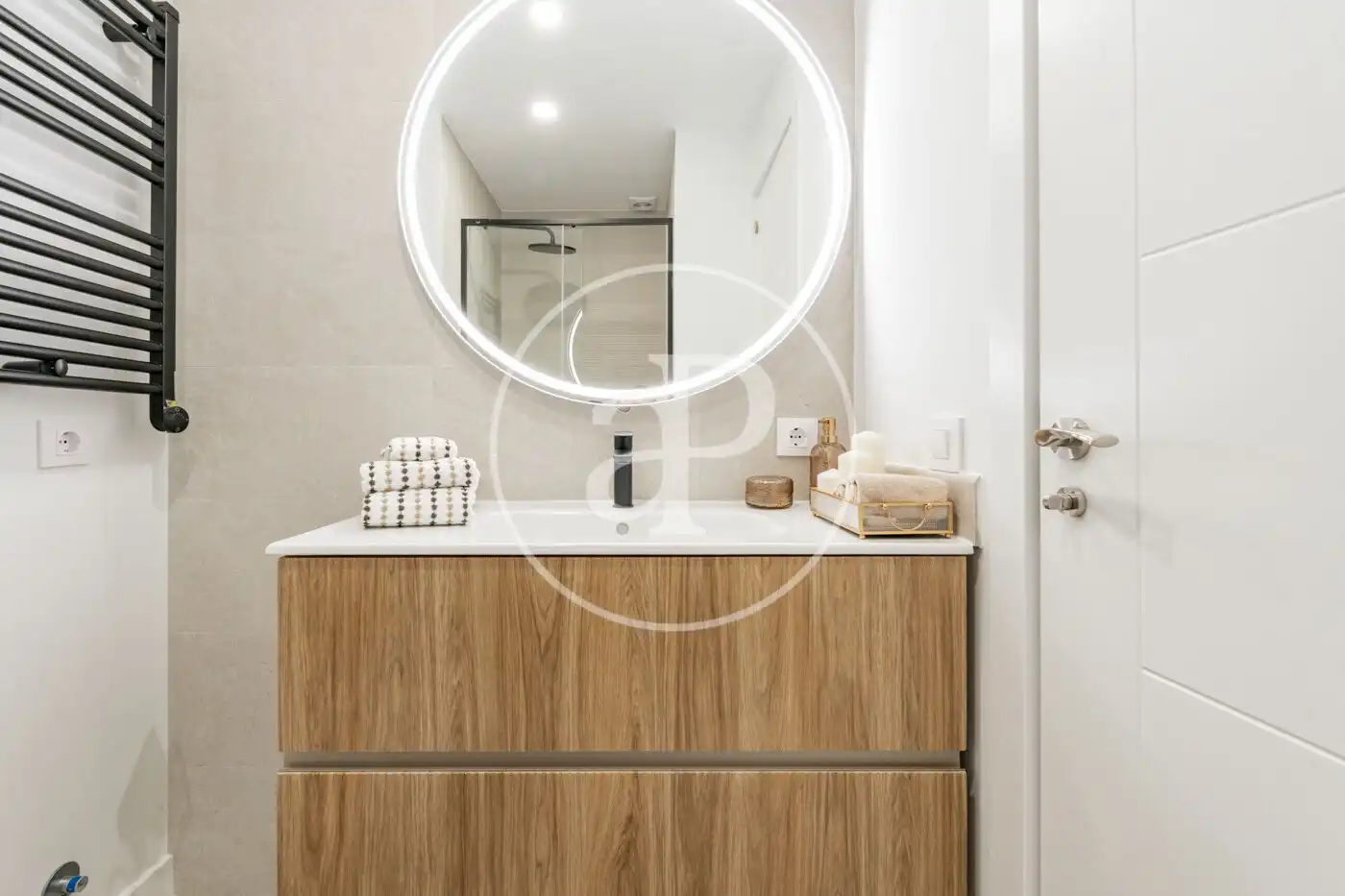 Bathroom of Flat for sale in Madrid  with Air Conditioner, Heating and Terrace