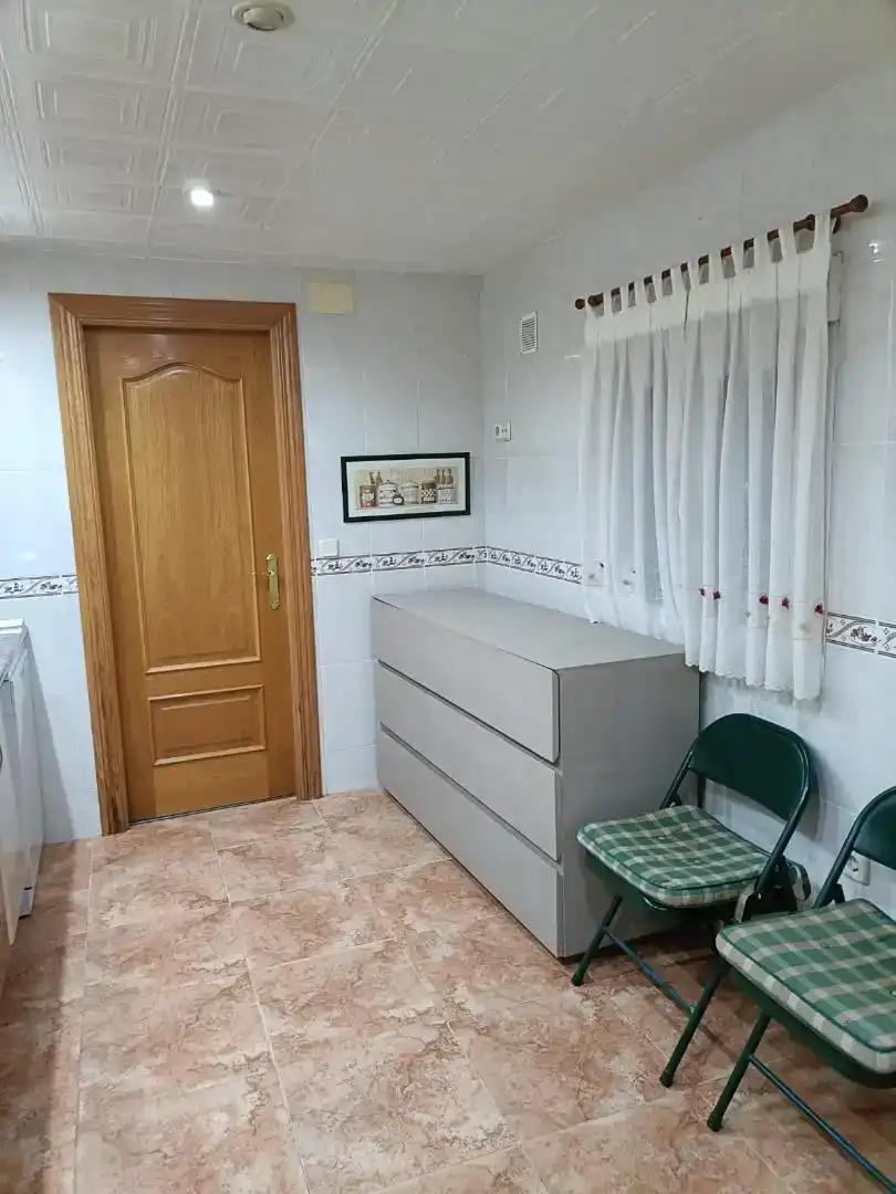 Dormitori de Planta baixa en venda en Madrigal de las Altas Torres amb Parquet i Moblat