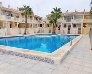 Piscina de Casa adosada en venda en Guardamar del Segura amb Aire condicionat, Terrassa i Balcó