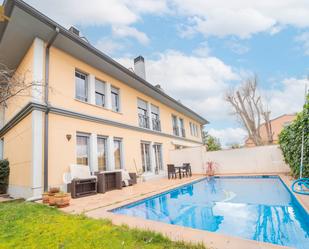 Exterior view of Single-family semi-detached for sale in Pozuelo de Alarcón  with Air Conditioner, Heating and Private garden