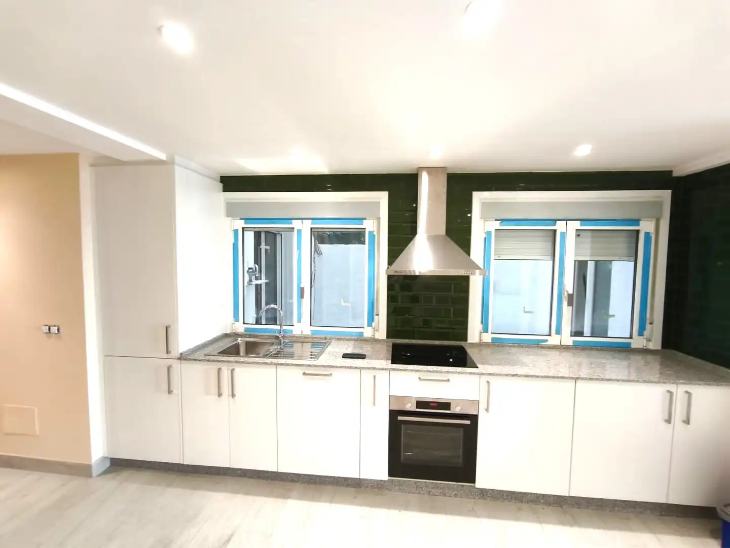 Kitchen of Flat for rent in Vigo   with Parquet flooring, Terrace and Storage room