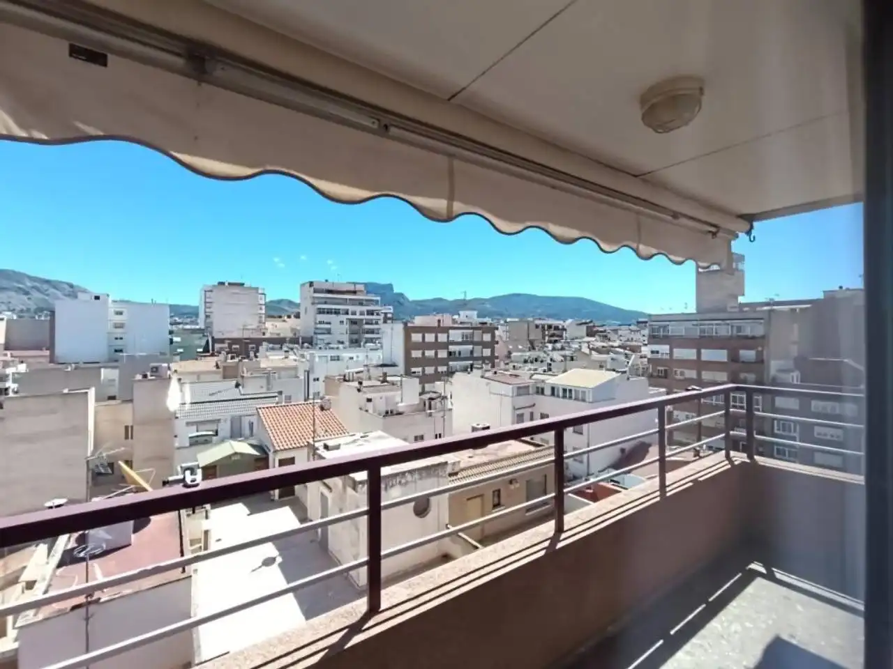 Vista exterior de Pis de lloguer en Elda amb Aire condicionat, Calefacció i Moblat