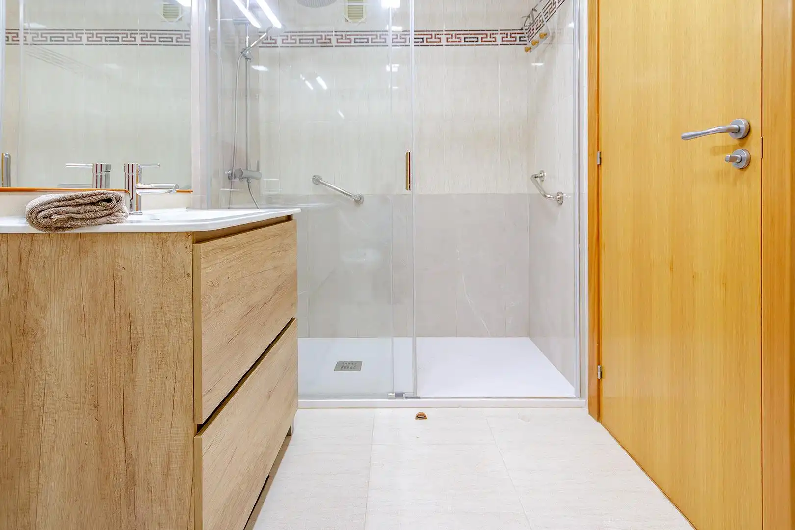 Badezimmer von Wohnung zum Verkauf in Castelldefels mit Terrasse