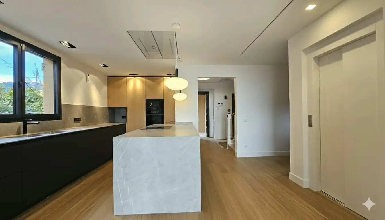 Cocina de Casa o chalet en venta en Barcelona con Aire acondicionado, Calefacción y Jardín privado