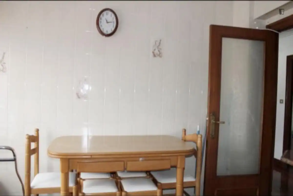 Menjador de Apartament per a compartir en Barakaldo  amb Moblat, Forn i Rentadora