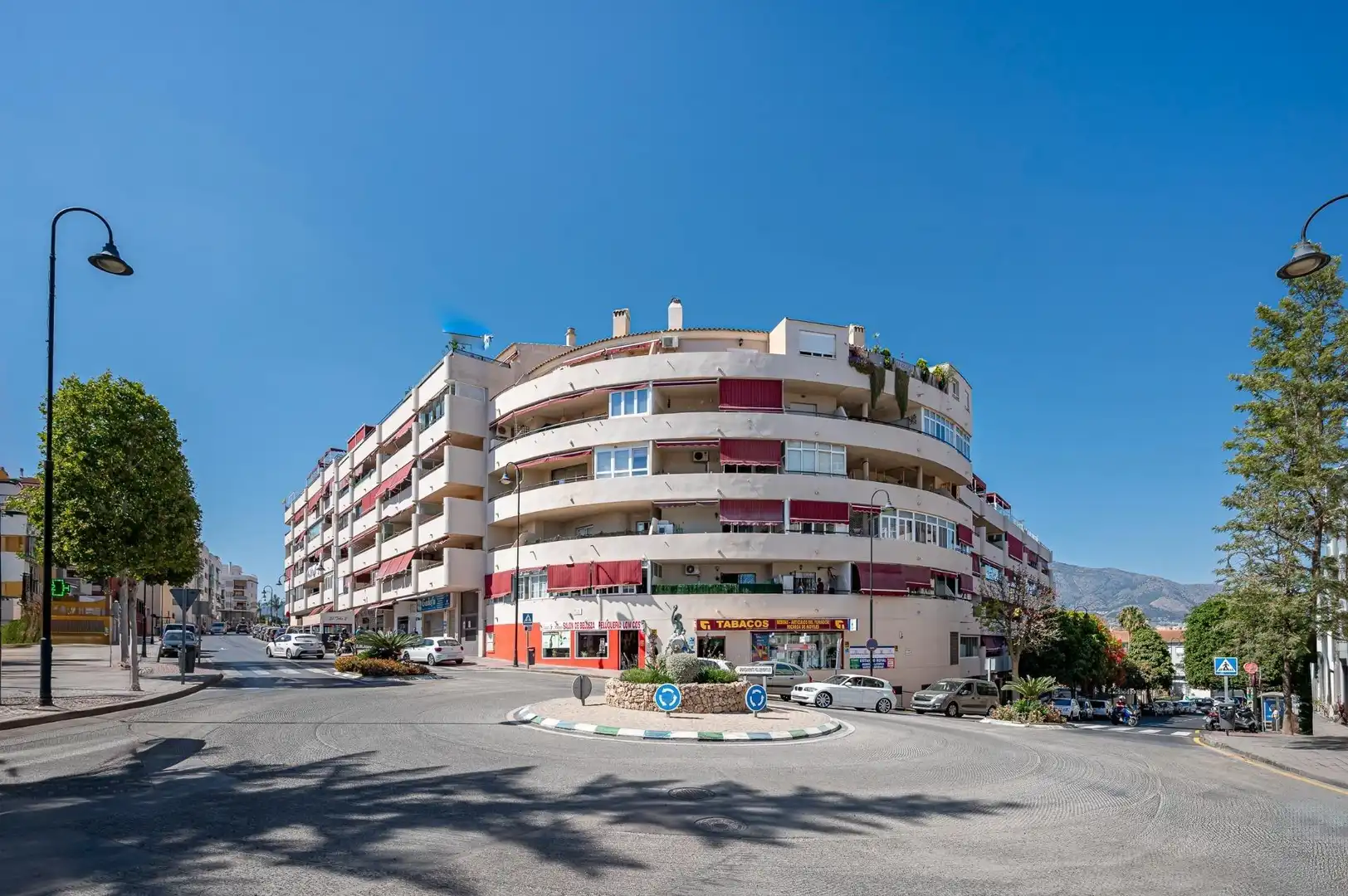 Vista exterior de Pis en venda en Mijas amb Aire condicionat, Terrassa i Piscina comunitària