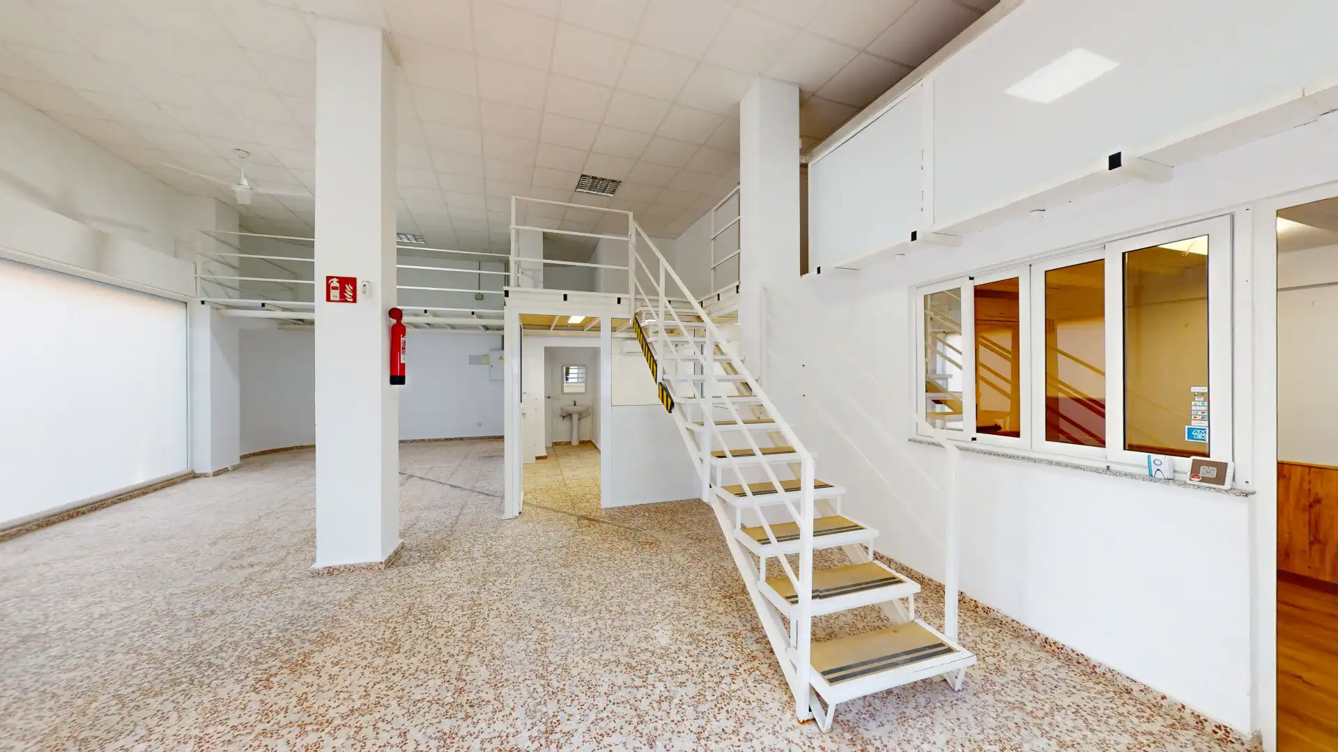 Local en venta en El Campello con Aire acondicionado, Calefacción y Alarma