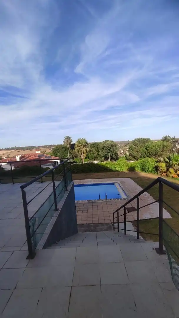 Piscina de Casa o xalet en venda en Badajoz amb Aire condicionat, Calefacció i Jardí privat
