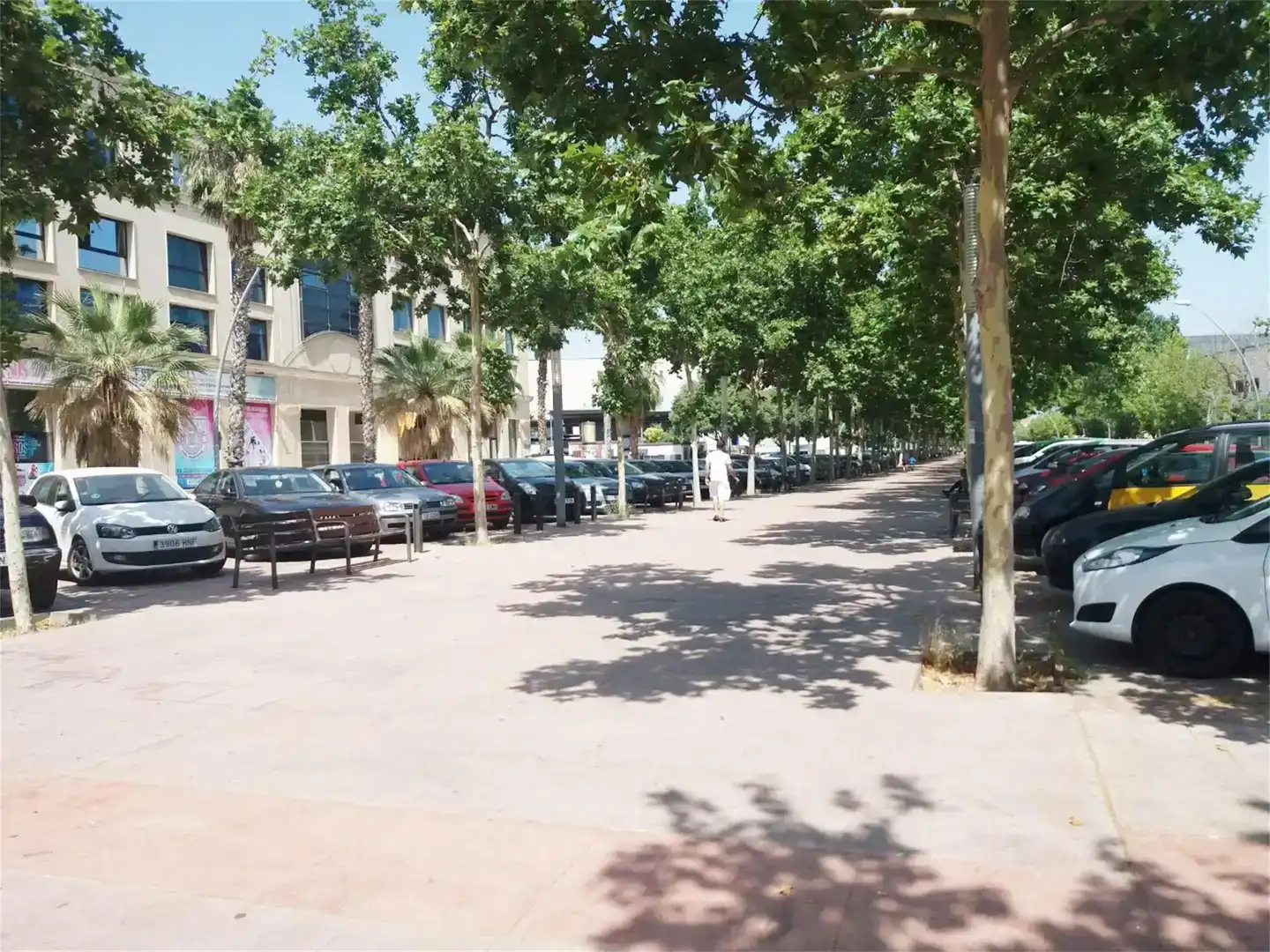 Vista exterior de Local de alquiler en Cornellà de Llobregat con Aire acondicionado