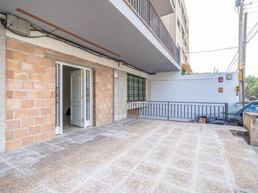 Baixos amb jardí en venda a Carrer de Margarita Retuerto