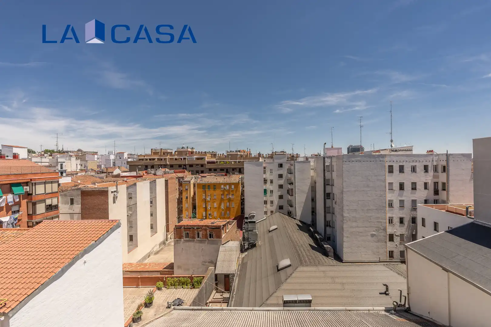 Vista exterior de Piso en venta en Madrid con Calefacción y Terraza