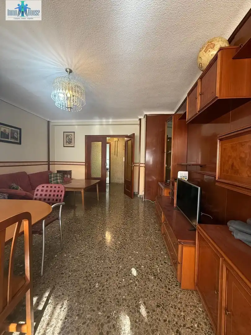 Sala d'estar de Pis en venda en Albacete amb Calefacció, Moblat i Balcó