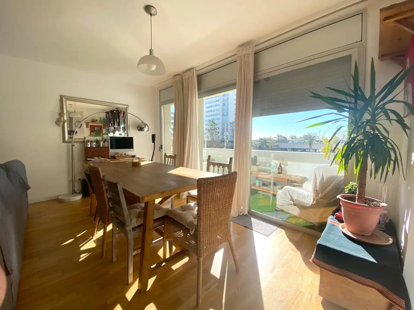 Außenansicht von Wohnung zur Miete in Barcelona mit Heizung, Parkett und Möbliert