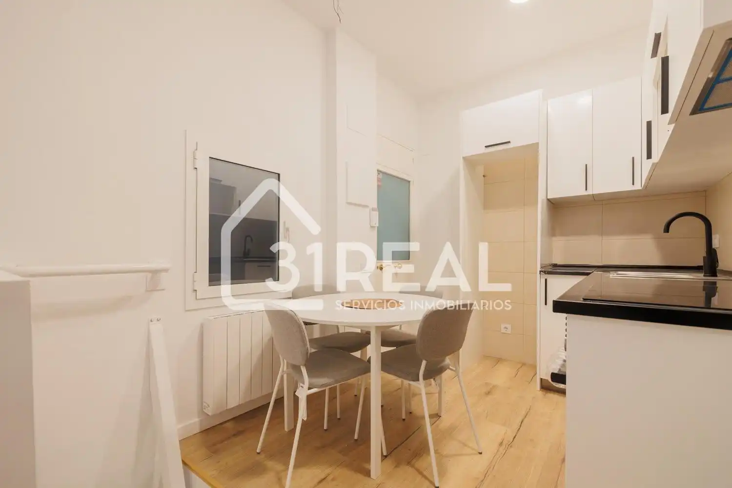 Habitación de Planta baja en venta en Madrid con Calefacción, Amueblado y Alarma