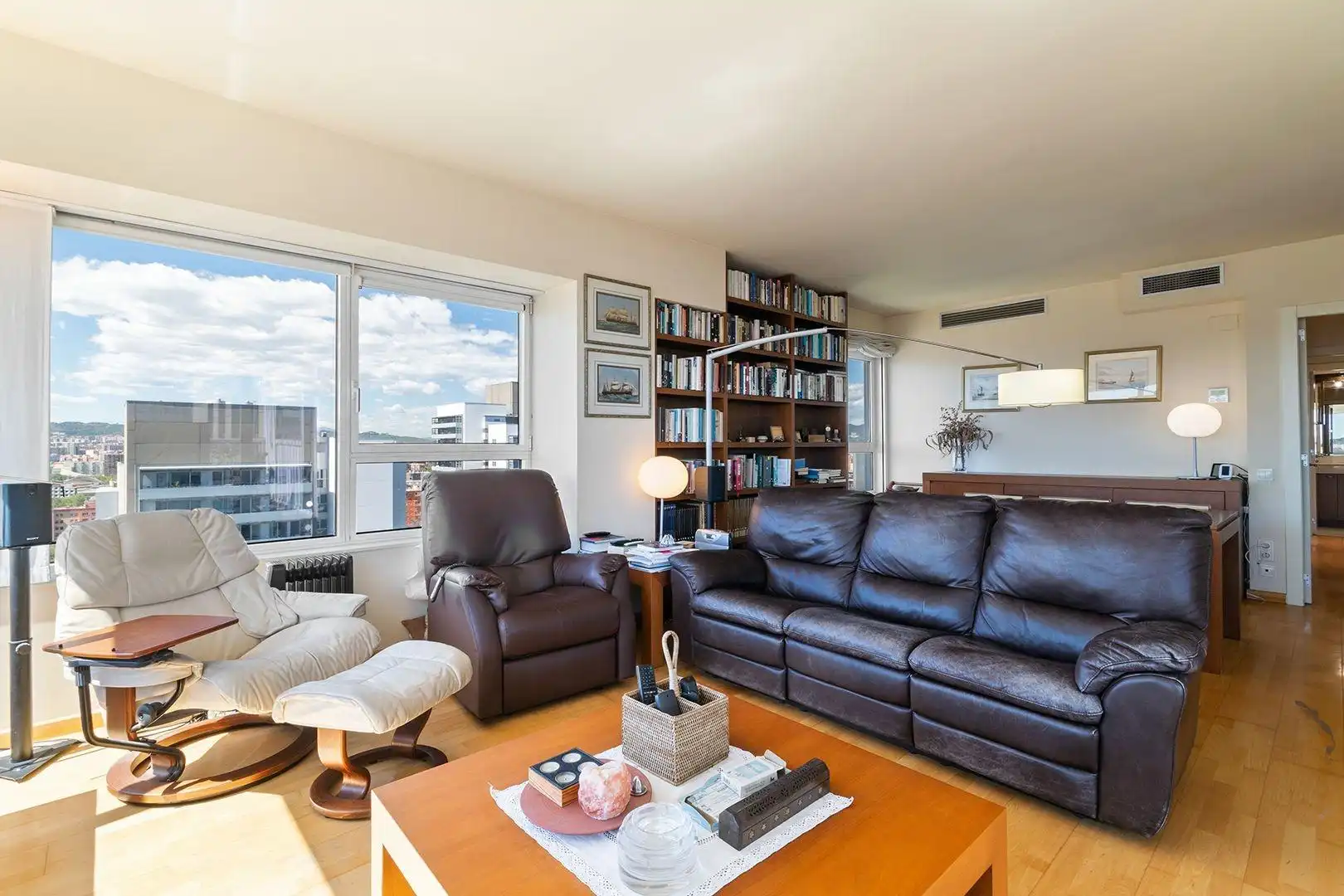 Wohnzimmer von Maisonette zum Verkauf in Barcelona mit Klimaanlage, Heizung und Privatgarten