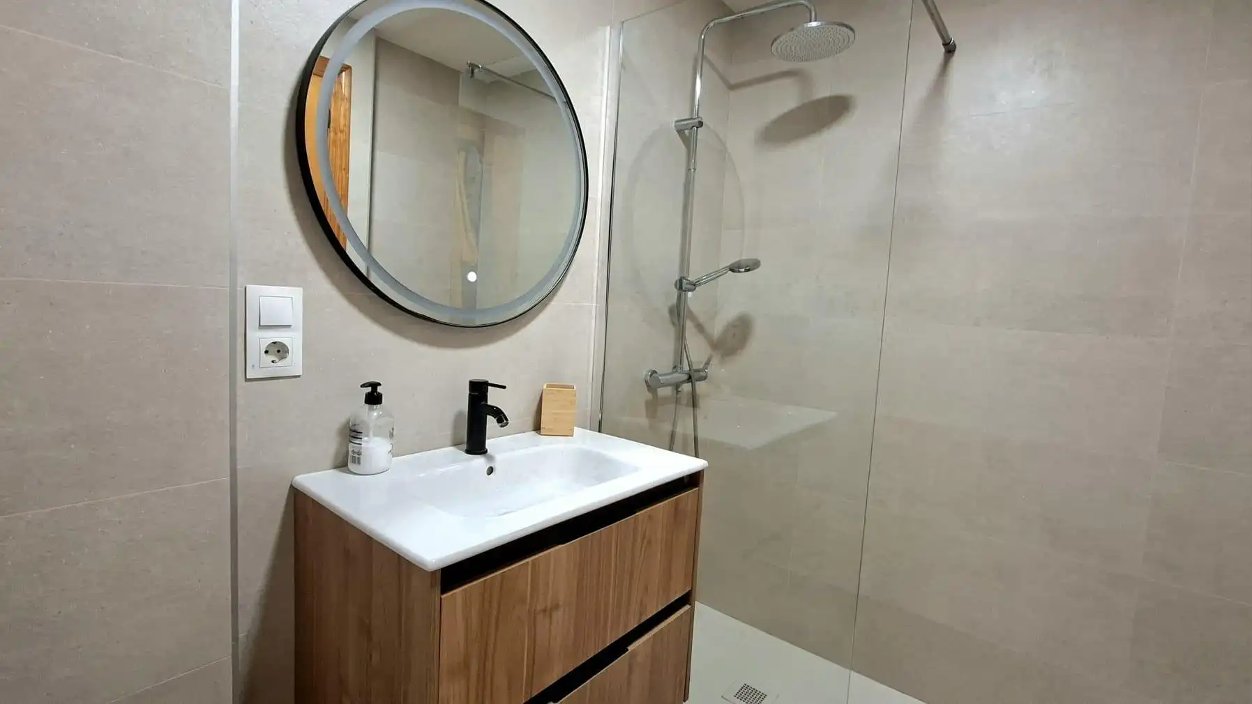 Baño de Piso en venta en Valencia con Aire acondicionado