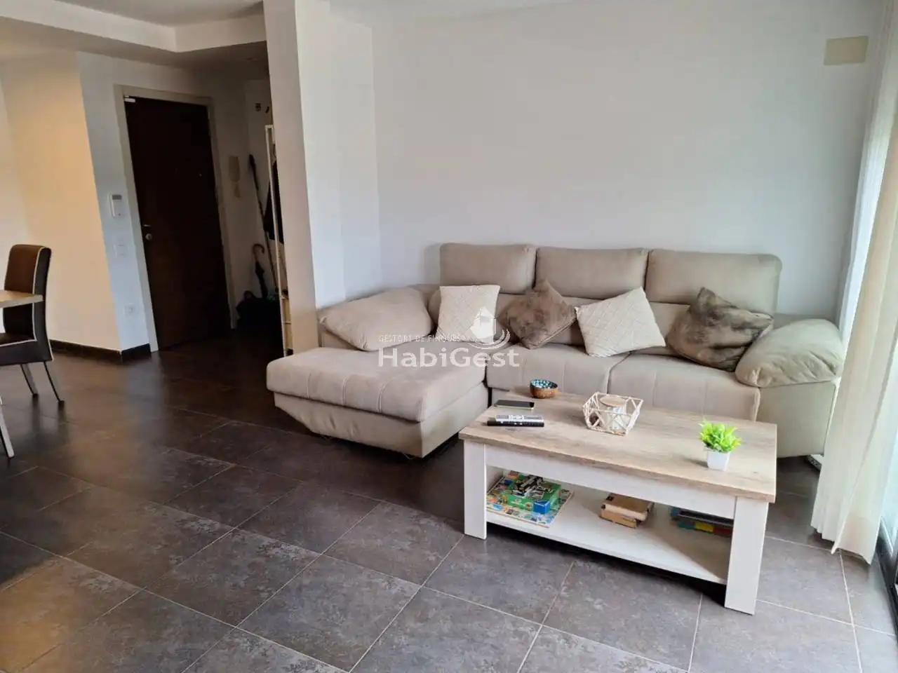 Wohnzimmer von Maisonette zum Verkauf in Sils mit Klimaanlage, Terrasse und Gemeinschaftspool
