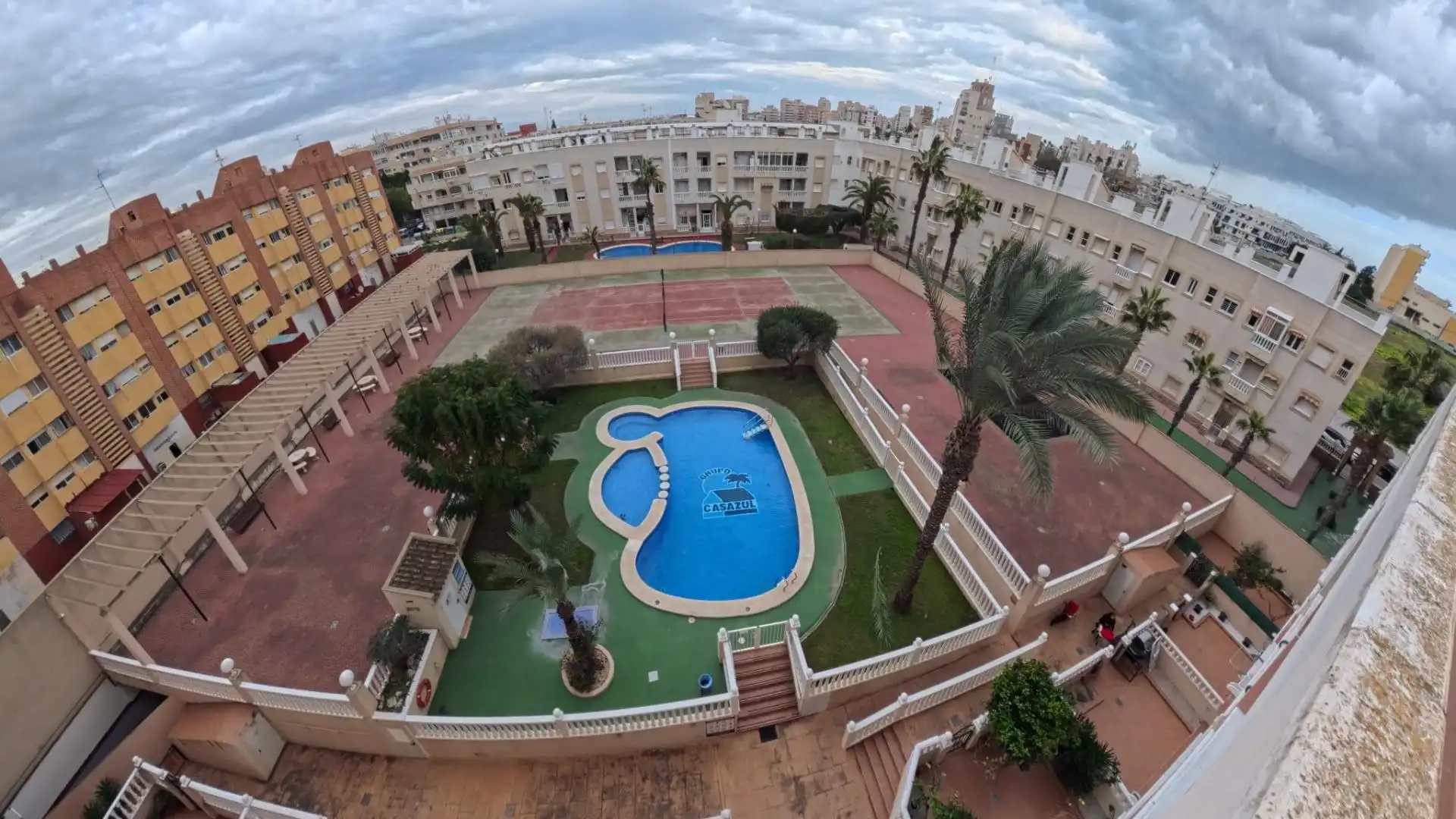 Piscina de Planta baixa en venda en Torrevieja amb Aire condicionat, Terrassa i Moblat