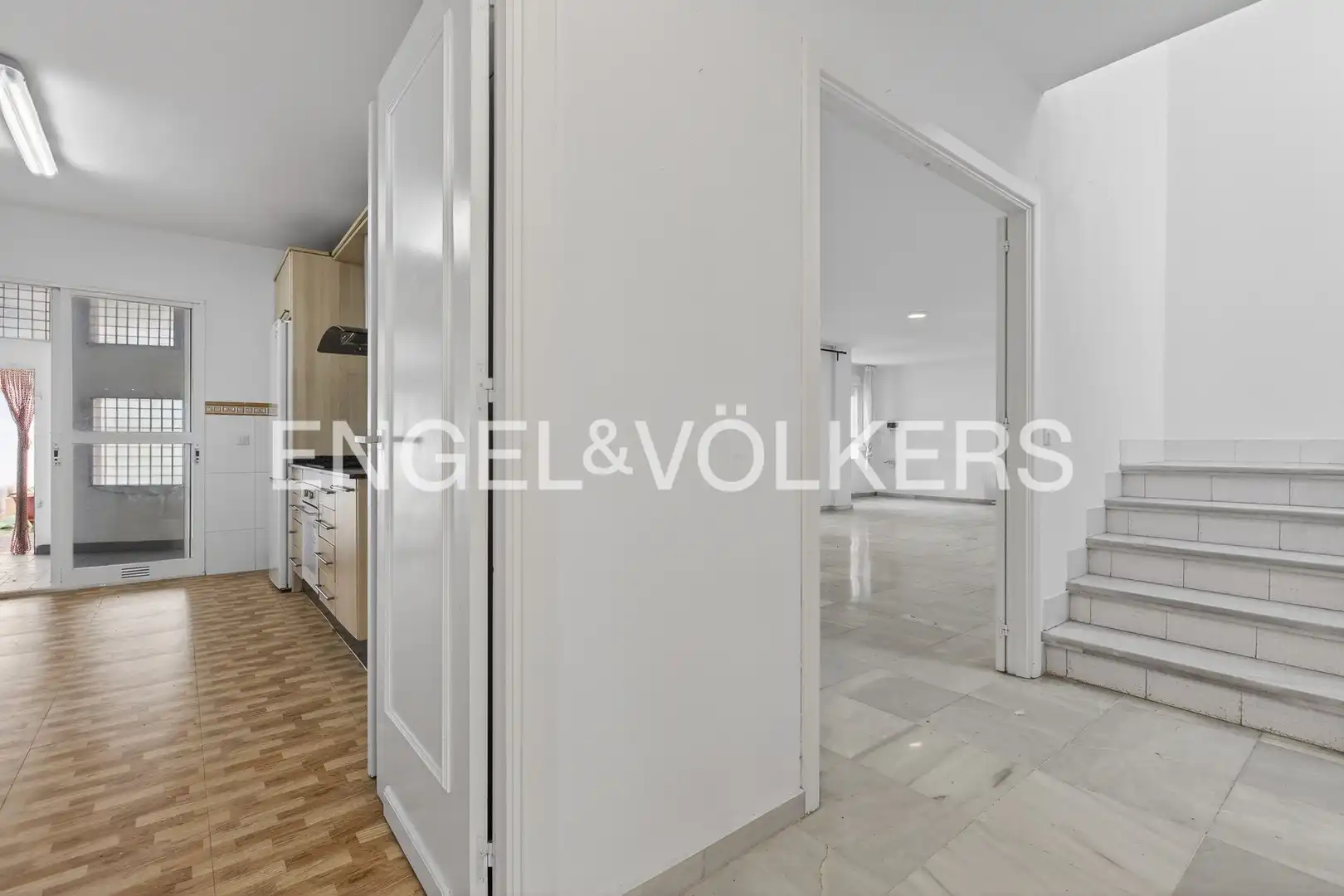 Houses for sale in Tomares  with Air Conditioner, Heating and Private garden