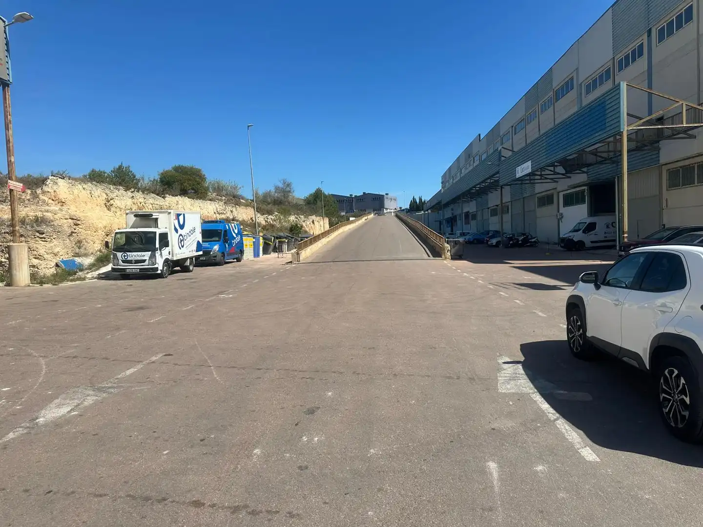 Parkplatz von Fabrikhallen zur Miete in La Nucia