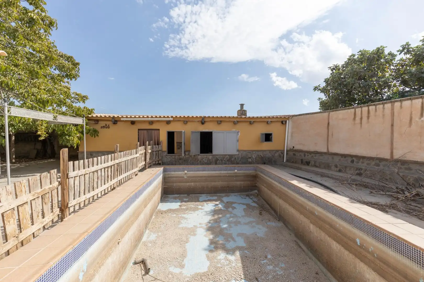 Country homes for sale in Polideportivo