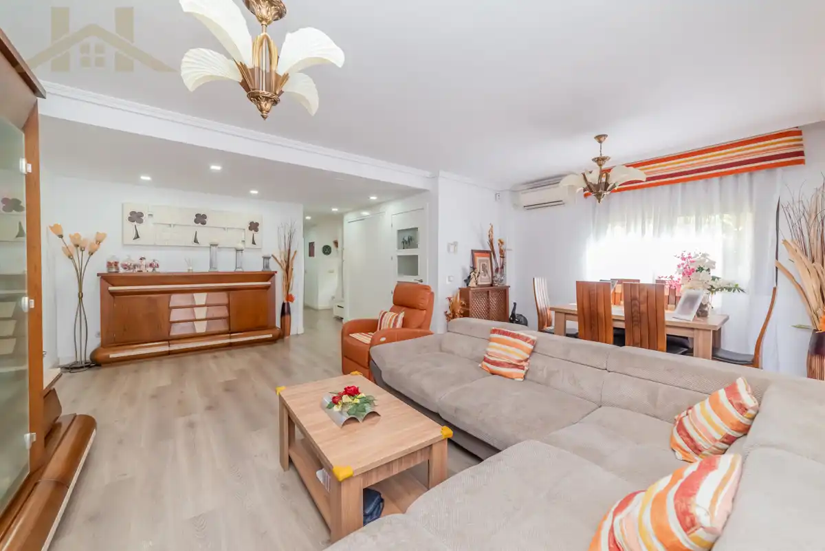 Sala de estar de Casa o chalet en venta en Mejorada del Campo con Aire acondicionado, Calefacción y Jardín privado