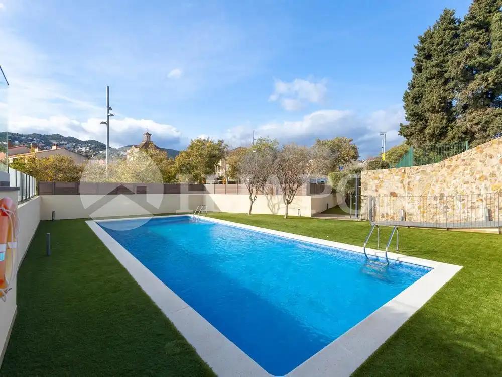 Piscina de Pis en venda en Alella amb Aire condicionat, Calefacció i Parquet