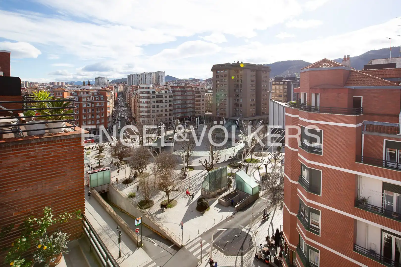 Vista exterior de Àtic en venda en Bilbao  amb Calefacció i Terrassa