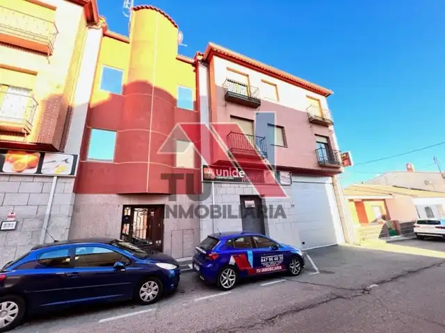 Vista exterior de Piso en venta en El Carpio de Tajo con Calefacción, Parquet y Balcón