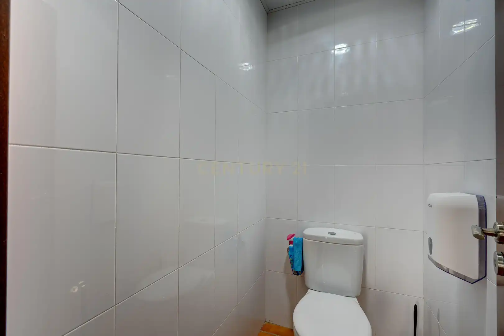 Badezimmer von Fabrikhallen zum Verkauf in Elgoibar