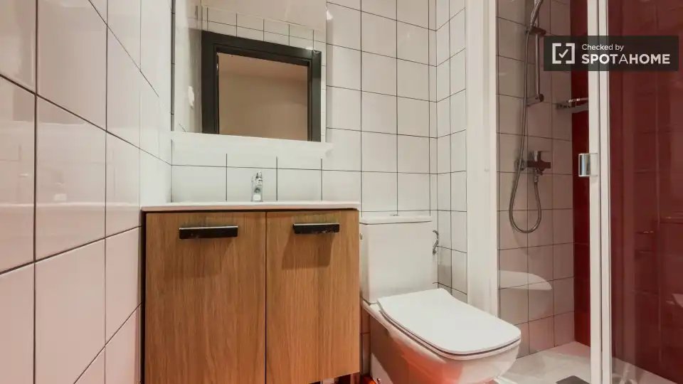 Room in El Besós i el Maresme