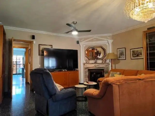 Sala d'estar de Casa adosada en venda en Alaquàs amb Aire condicionat, Terrassa i Traster