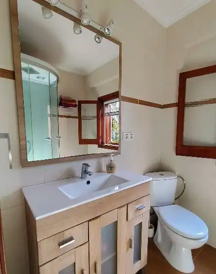 Badezimmer von Haus oder Chalet zum Verkauf in Almazora / Almassora mit Heizung, Privatgarten und Terrasse