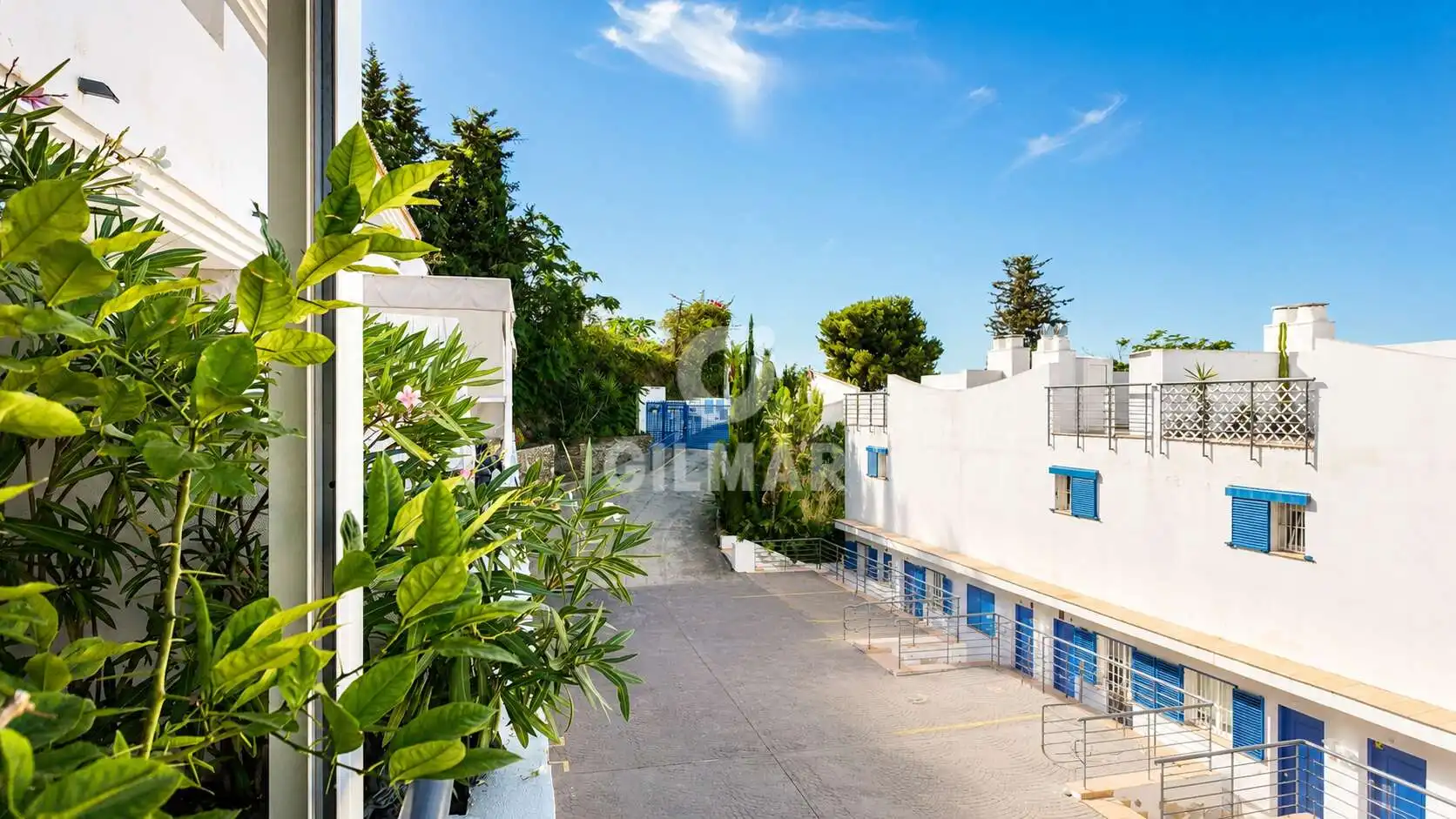 Vista exterior de Casa adosada en venda en Benalmádena amb Calefacció, Jardí privat i Piscina