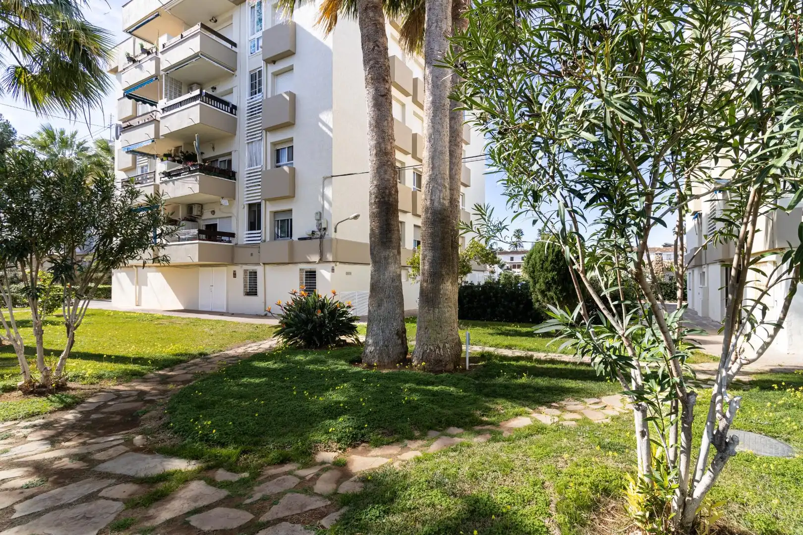 Außenansicht von Wohnung zum Verkauf in Dénia mit Privatgarten und Terrasse