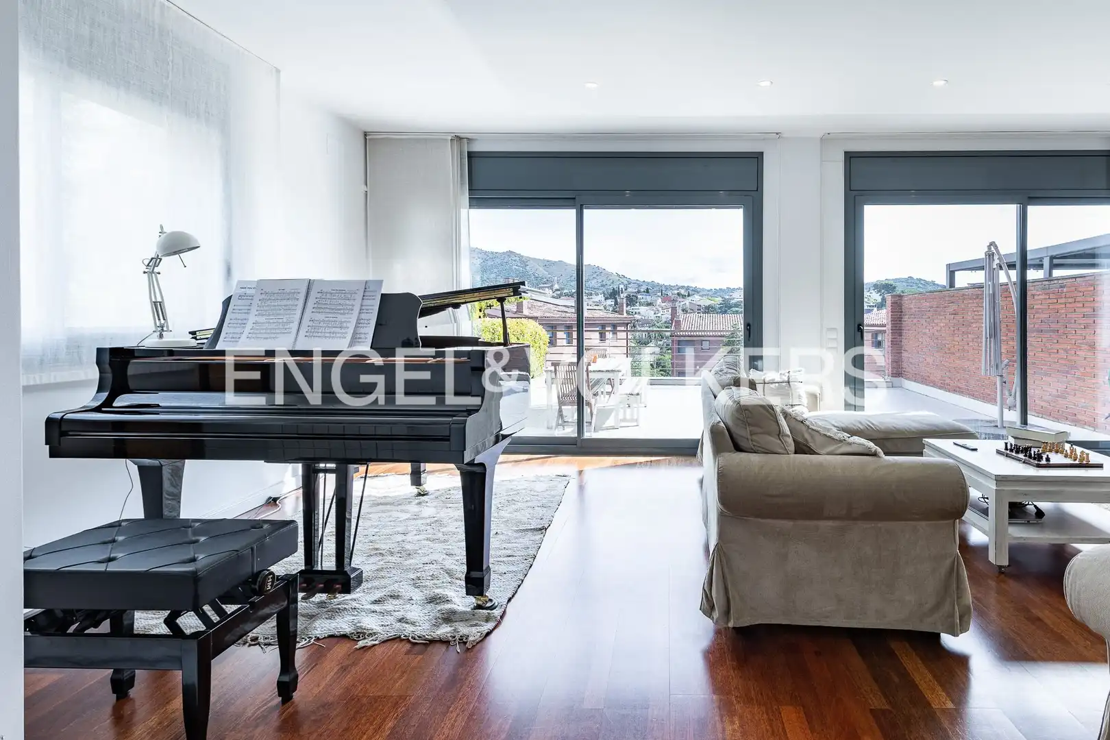 Sala de estar de Casa adosada de alquiler en Tiana con Aire acondicionado, Calefacción y Jardín privado