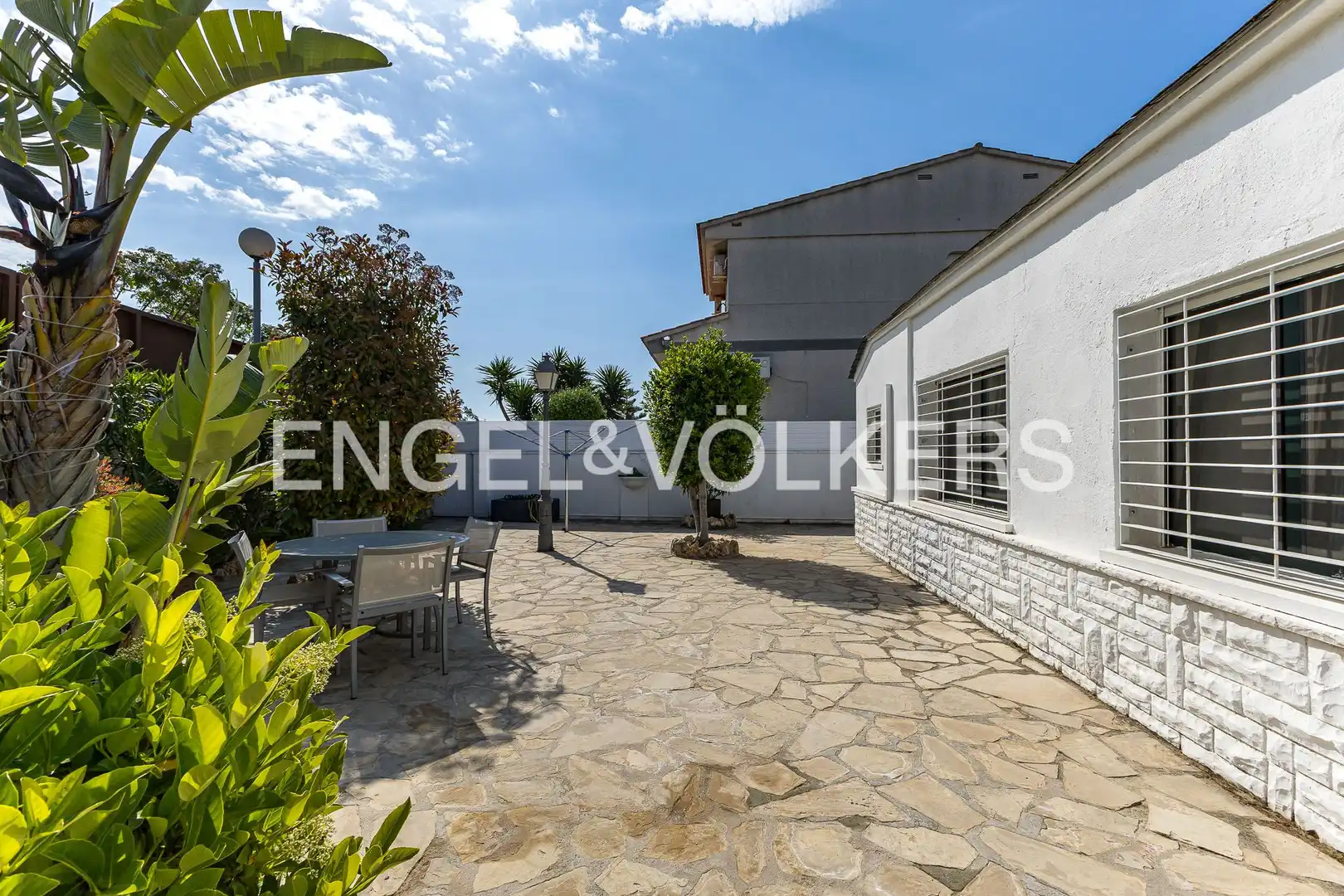 Terraza de Casa o chalet en venta en Vilanova i la Geltrú con Aire acondicionado, Calefacción y Jardín privado