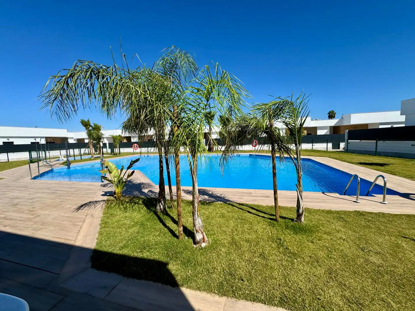 Schwimmbecken von Wohnung zur Miete in La Rinconada mit Klimaanlage, Heizung und Terrasse