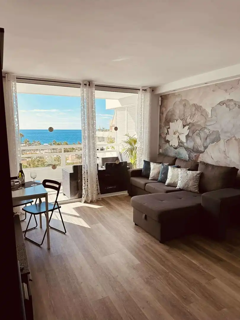 Apartamento con piscina en venta en Costa Adeje
