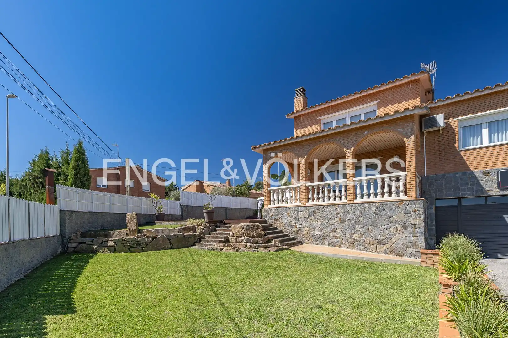 Vista exterior de Casa o chalet en venta en Castellar del Vallès con Aire acondicionado, Calefacción y Jardín privado