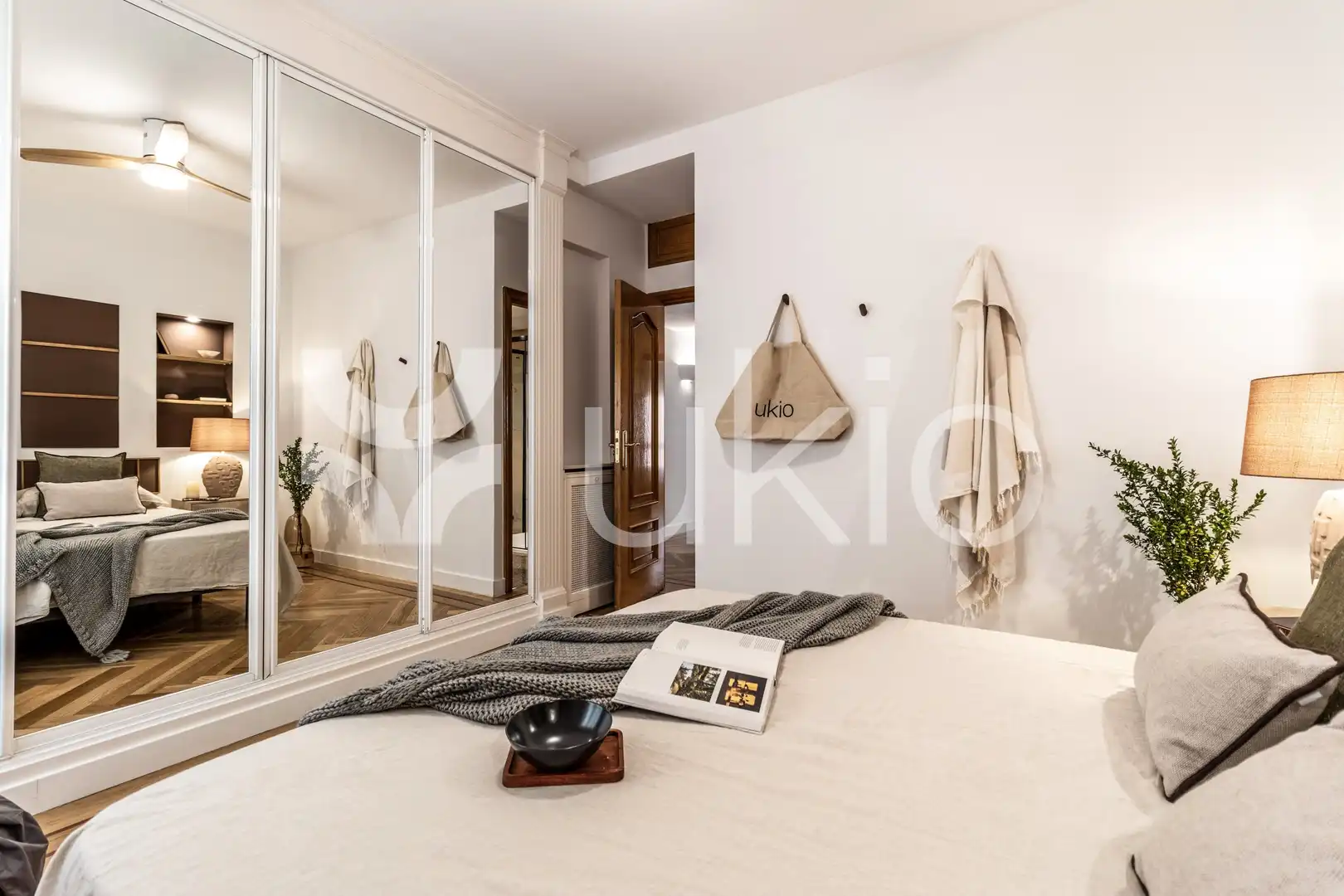 Habitación de Apartamento de alquiler en Madrid con Aire acondicionado, Calefacción y Amueblado