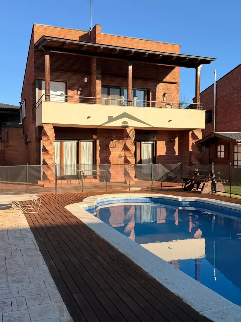 Casa con piscina en venta en Carrer Carrer Can Lluís