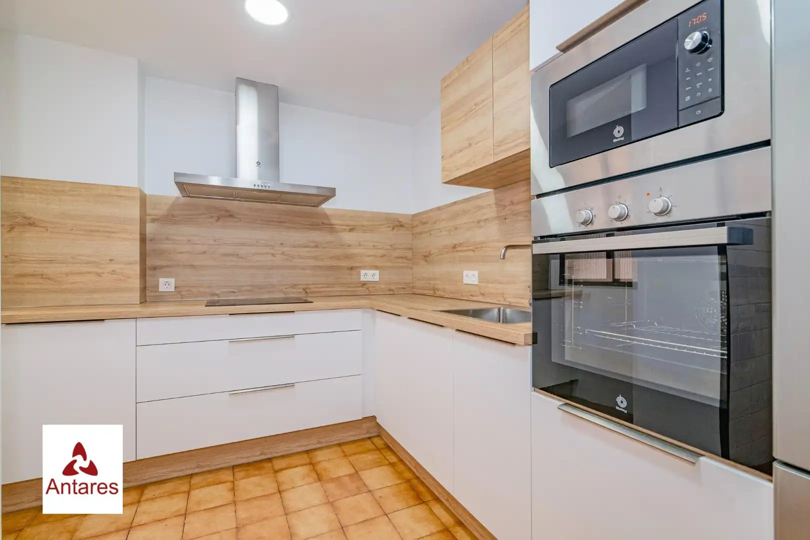 Cocina de Piso en venta en Granada con Calefacción y Amueblado