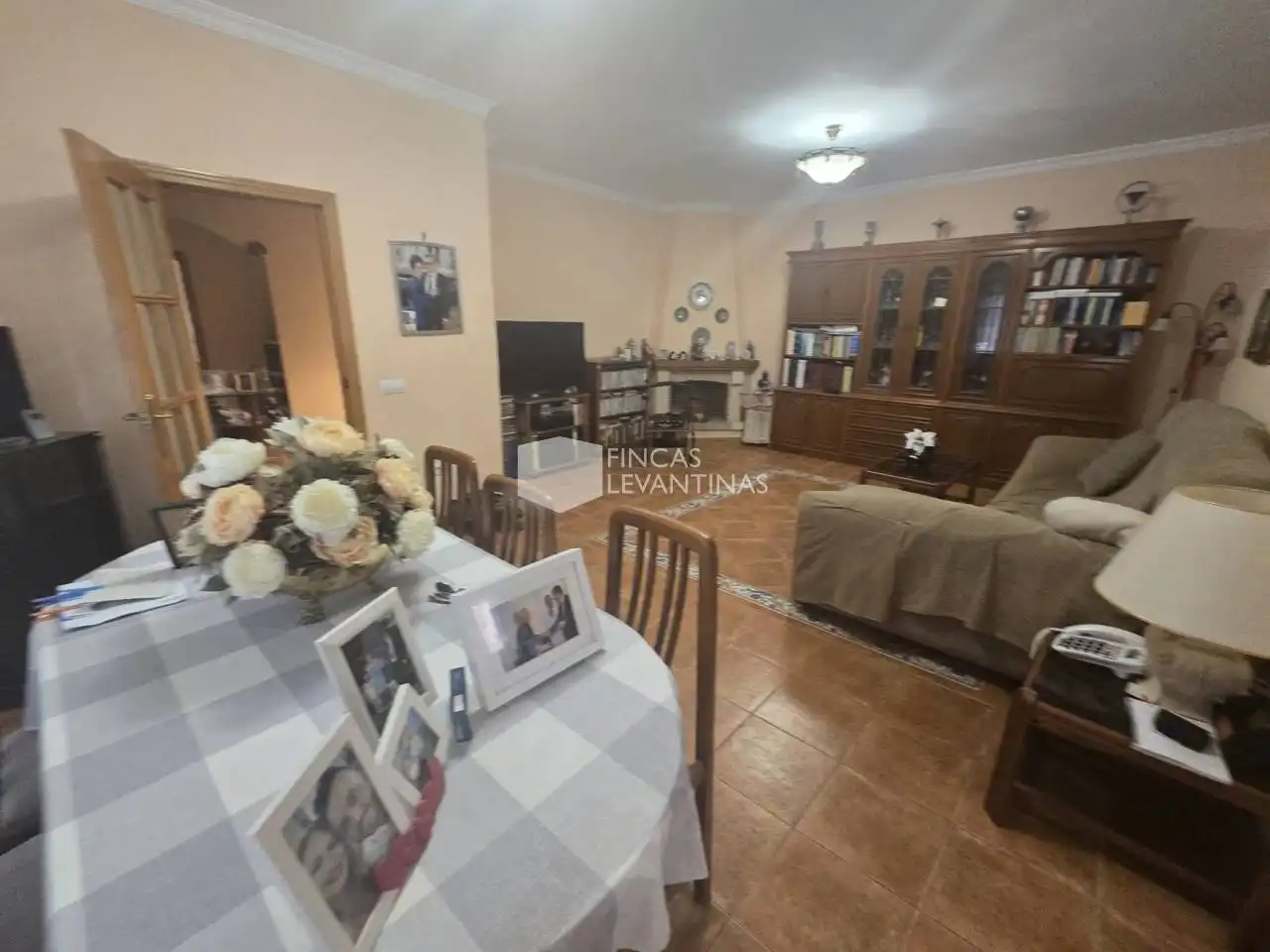 Sala d'estar de Casa o xalet en venda en Alicante / Alacant amb Jardí privat, Terrassa i Piscina