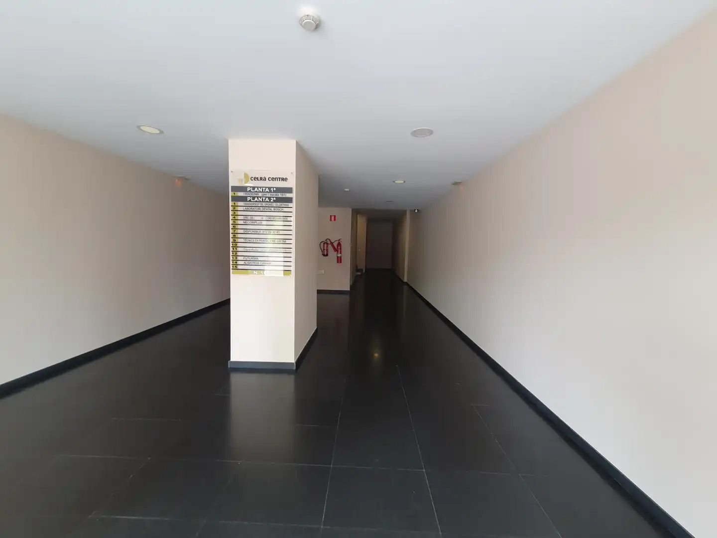 Oficina en venda en Celrà amb Traster