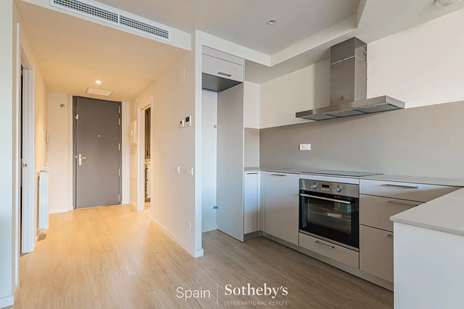 Küche von Maisonette zum Verkauf in Barcelona mit Klimaanlage und Heizung