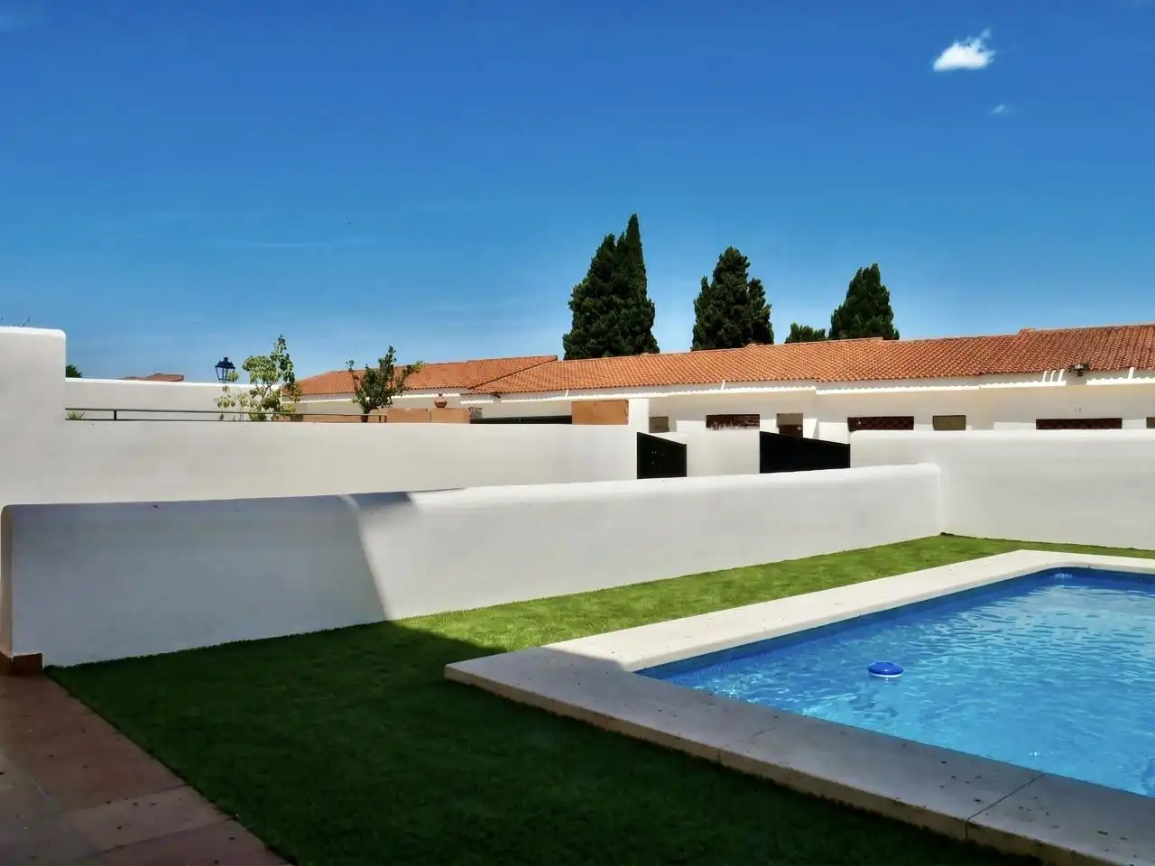 Piscina de Casa adosada en venta en El Ronquillo con Jardín privado, Terraza y Piscina